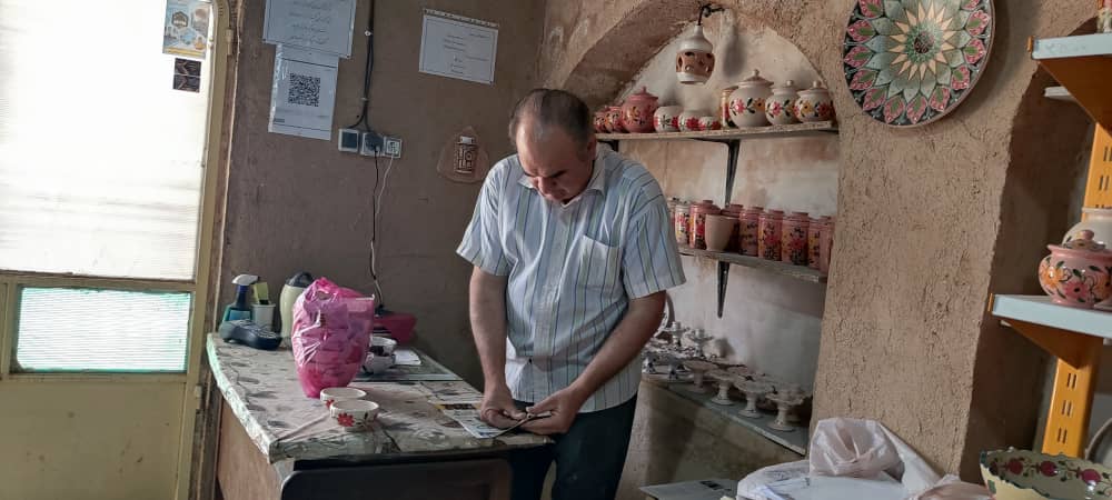 بررسی موانع و مشکلات کارگاه‌های صنایع‌دستی فعال در شهرستان فردوس